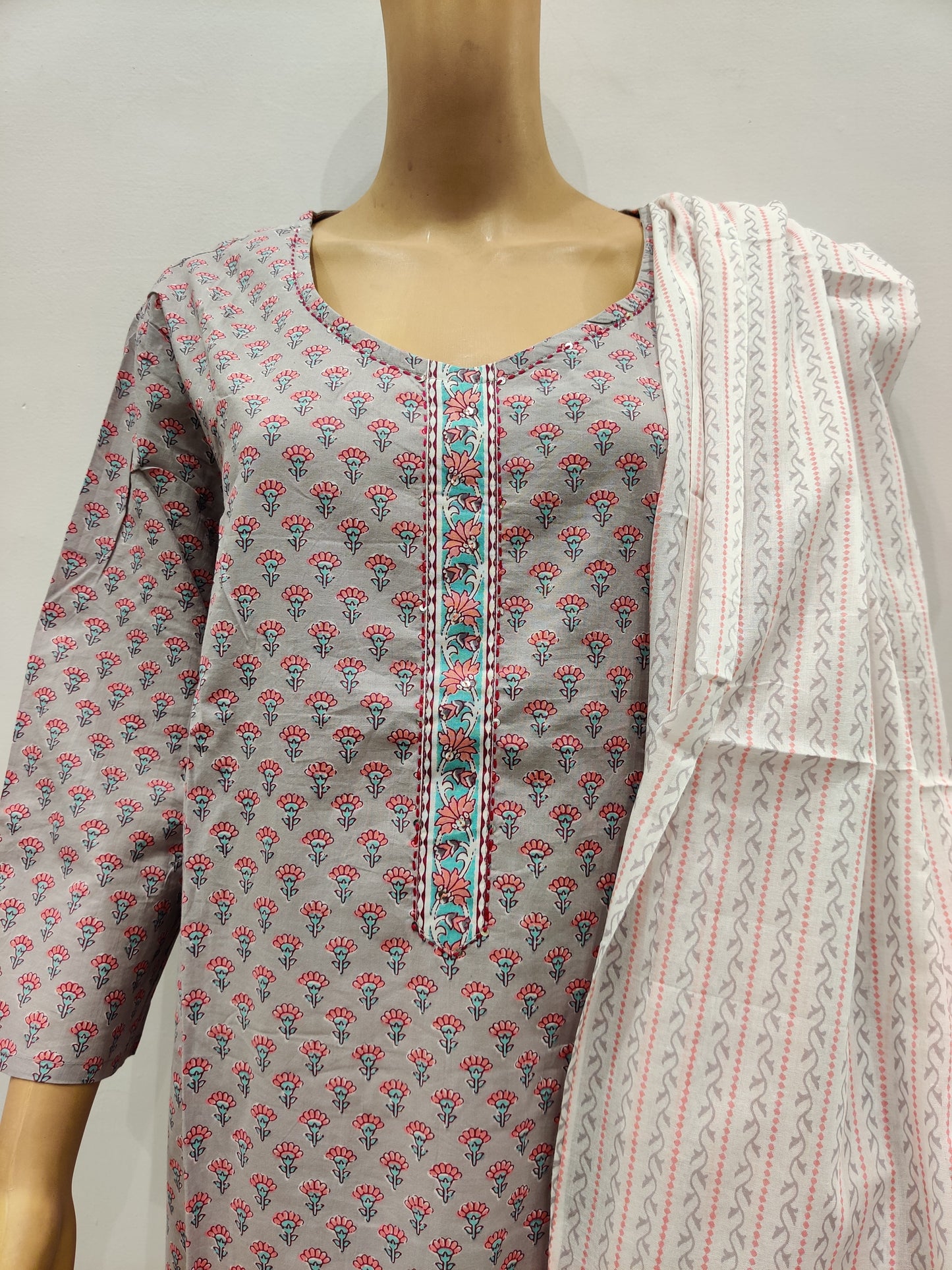 Deutzia Kurta pant with dupatta set