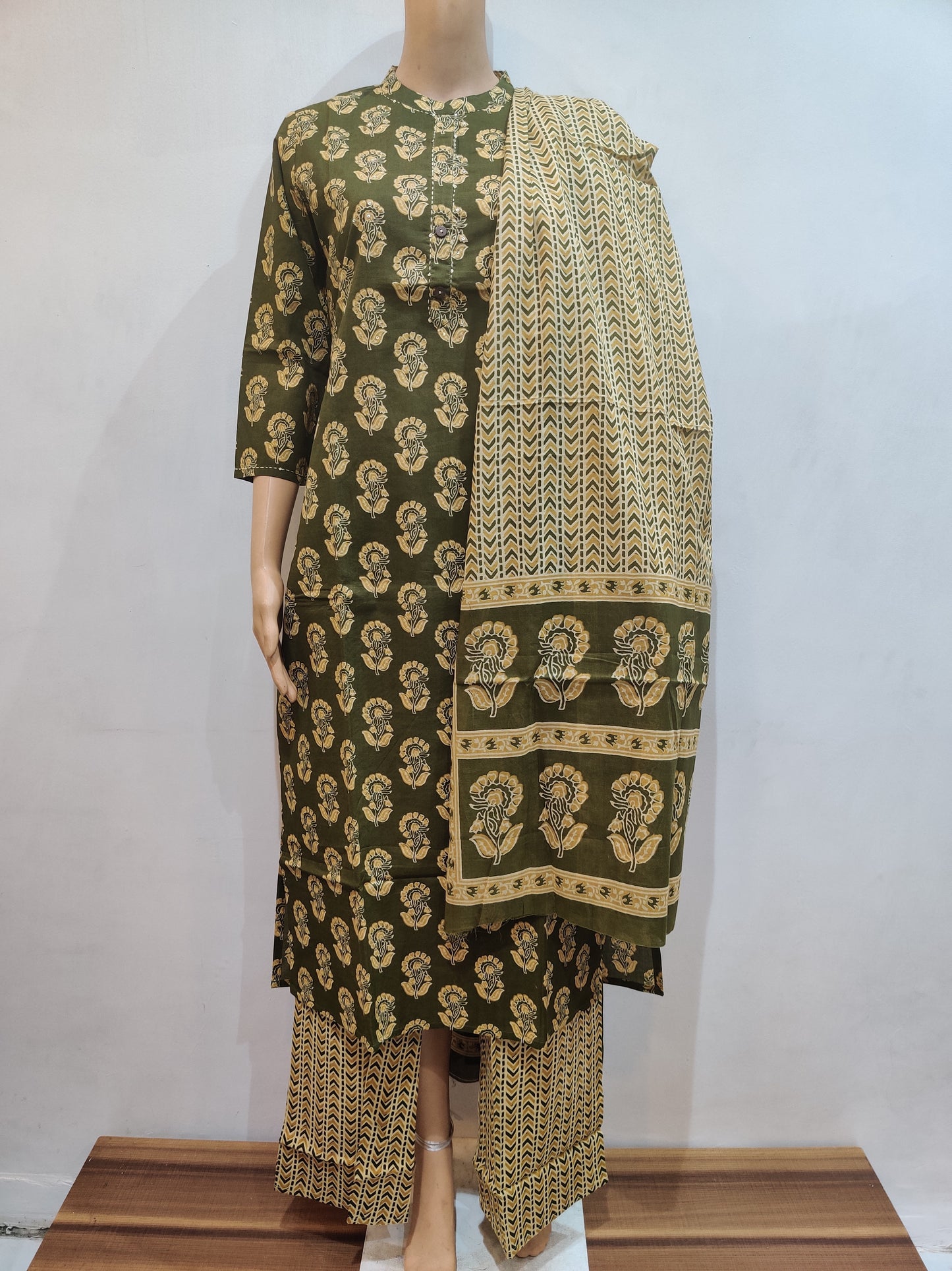 Lady’s Slipper Kurta pant dupatta set