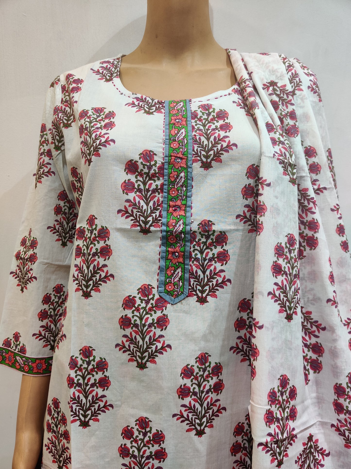 Soapwort Kurta pant dupatta set