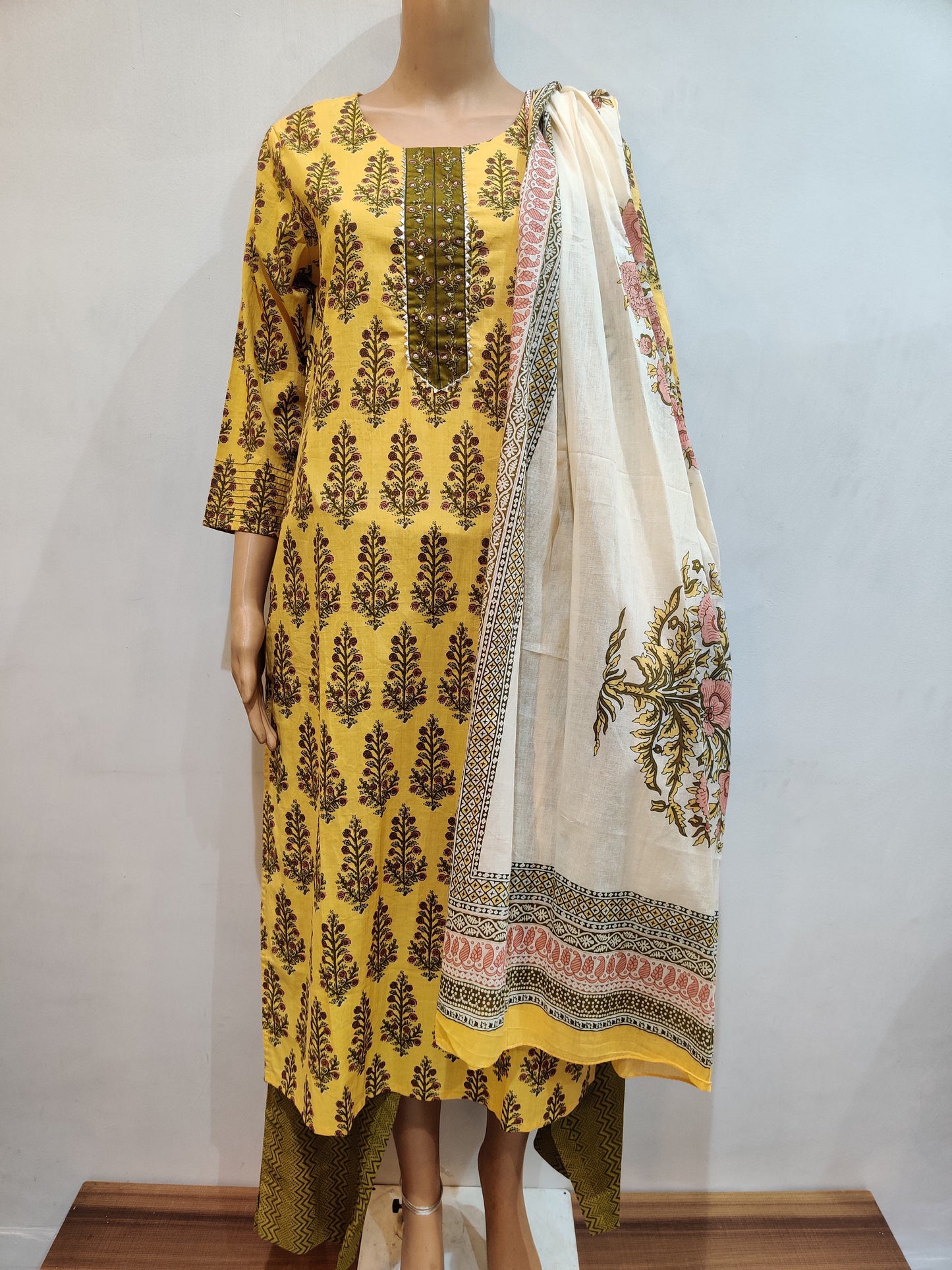 Grape Hyacinth Kurta pant dupatta set