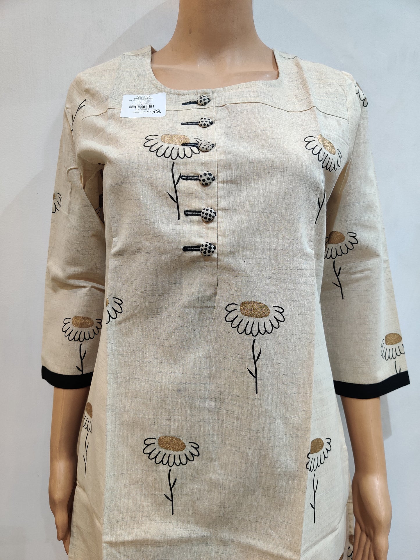Daisy Kurta