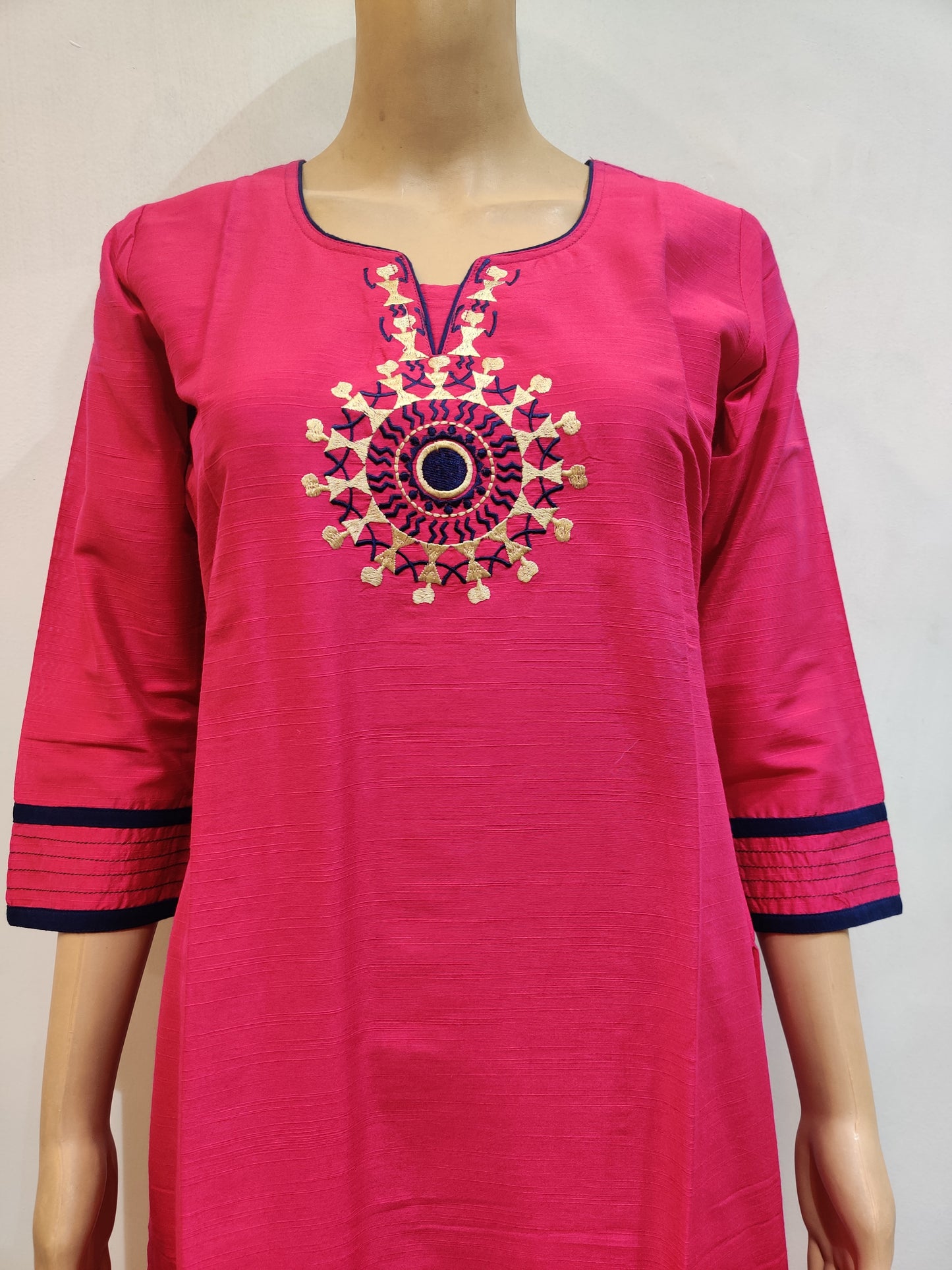 Raeemuniya Kurti