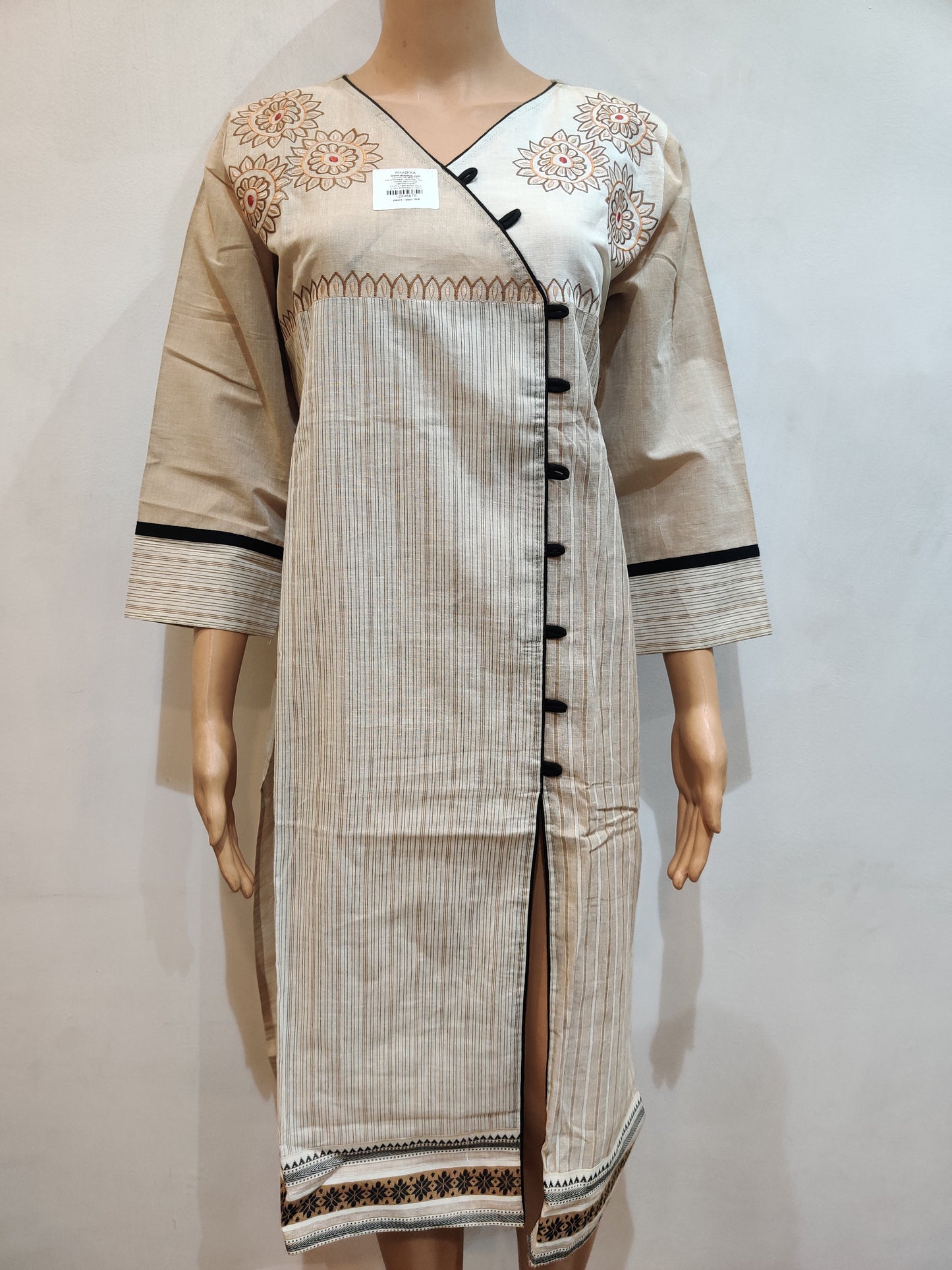 Nargis Kurta