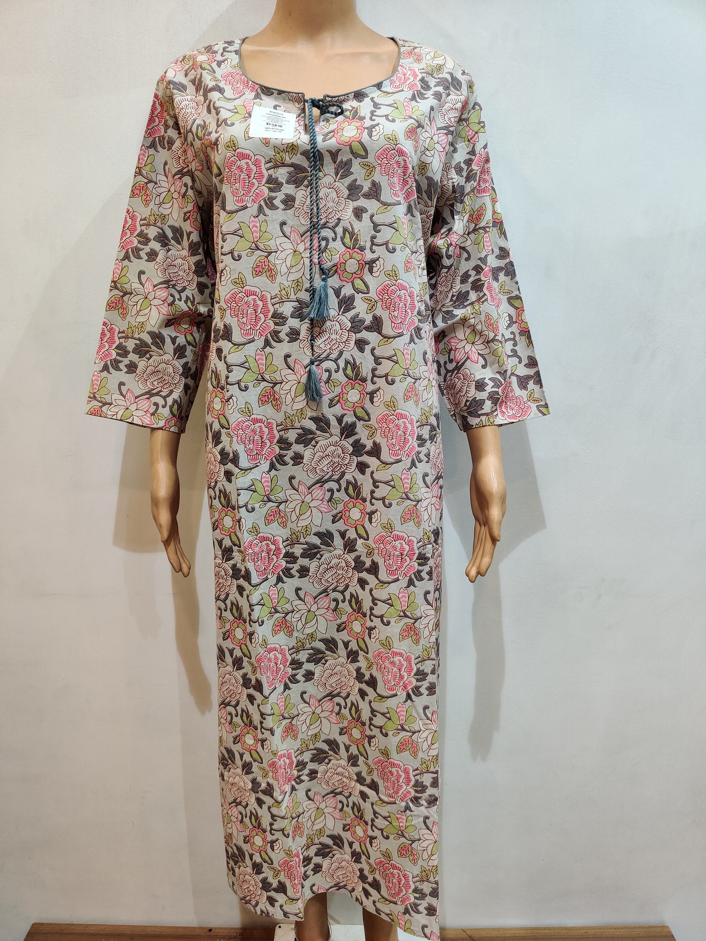 Nargis Kurta