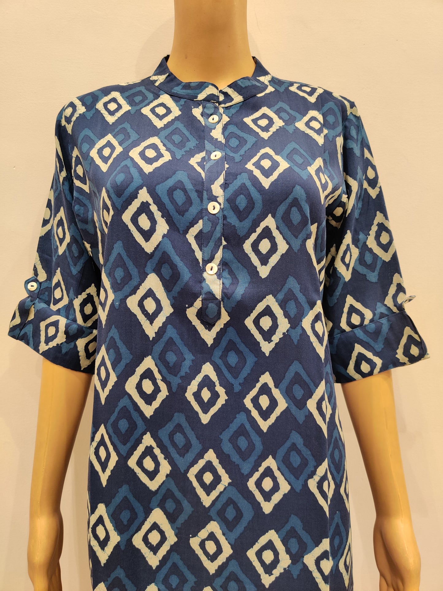 Kalmia Kurta