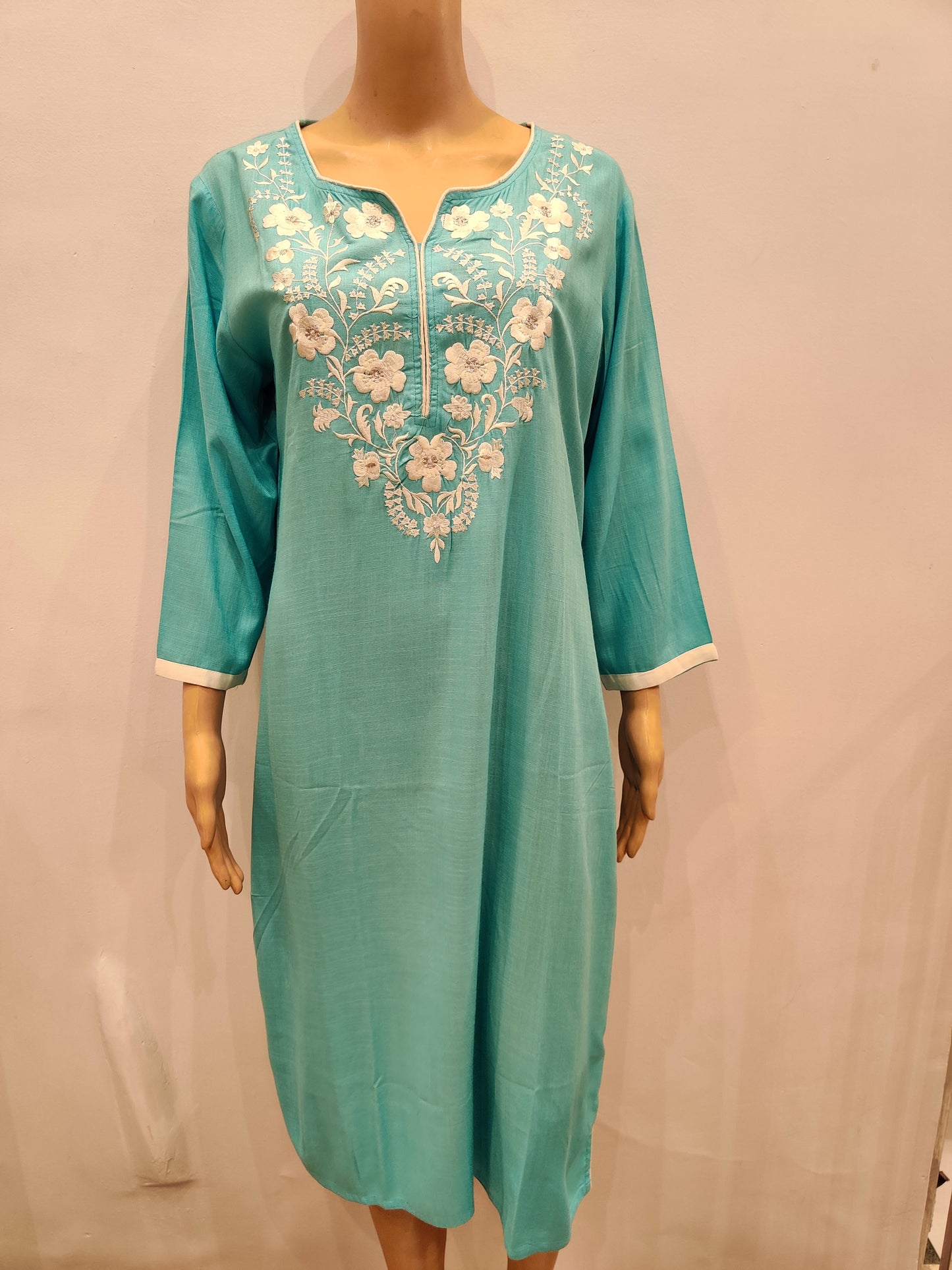 Nerine Kurti