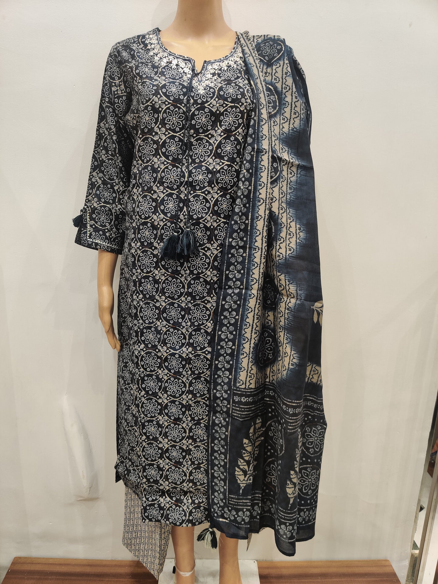 Black orchid Kurta