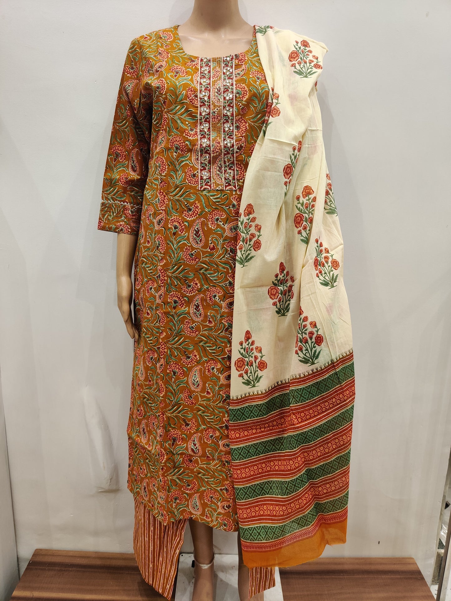 Hibiscus Kurti